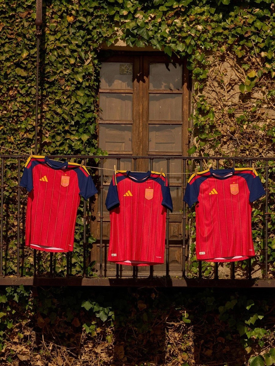 CAMPEONES #26 Spain 2026 World Cup Winners 2 Star Home Match Jersey - Player Verison